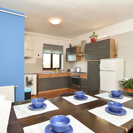 Apartment Puzar 295 Stinjan Bagian luar foto