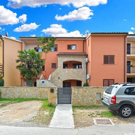 Apartment Puzar 295 Stinjan Bagian luar foto