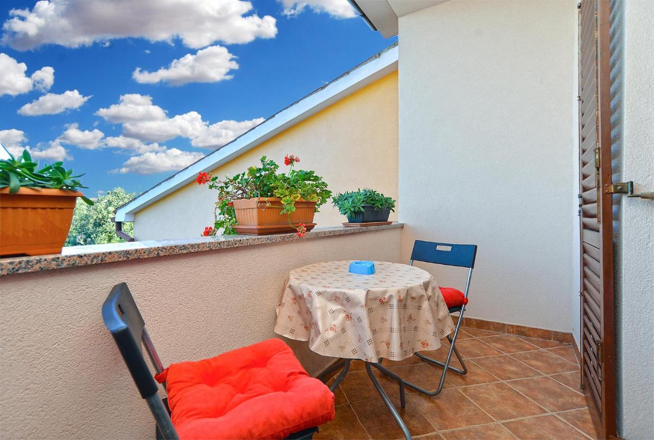Apartment Puzar 295 Stinjan Bagian luar foto