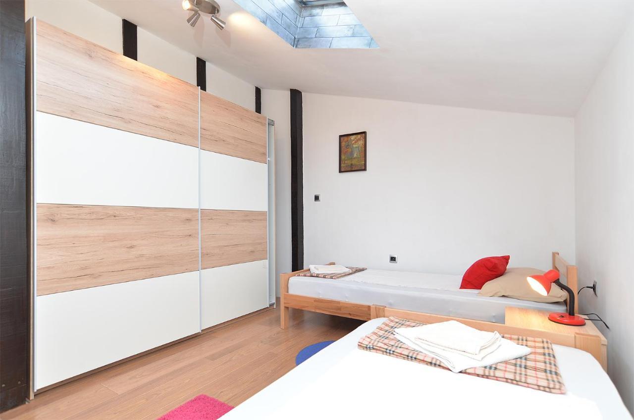 Apartment Puzar 295 Stinjan Bagian luar foto