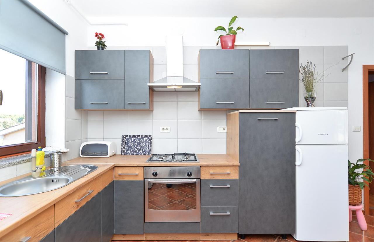 Apartment Puzar 295 Stinjan Bagian luar foto