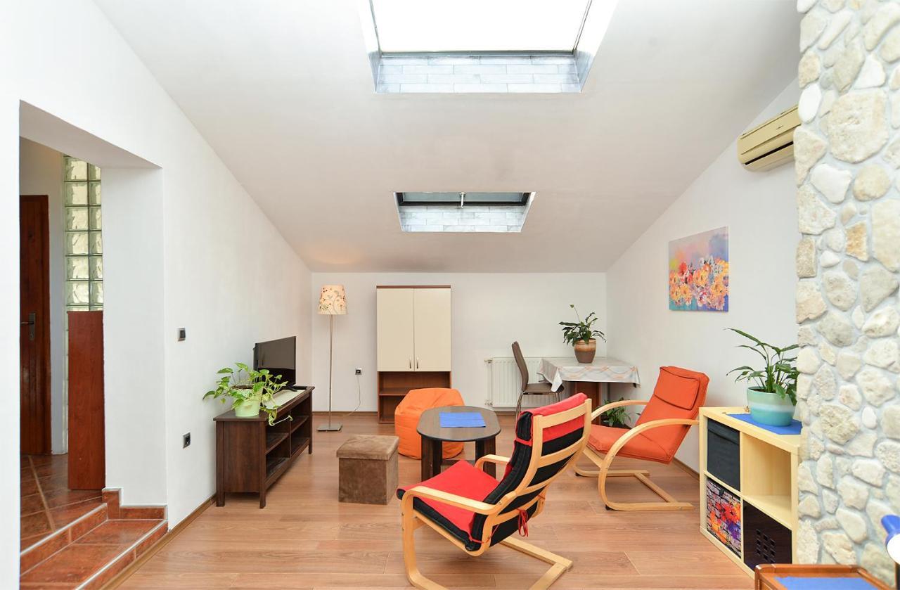 Apartment Puzar 295 Stinjan Bagian luar foto