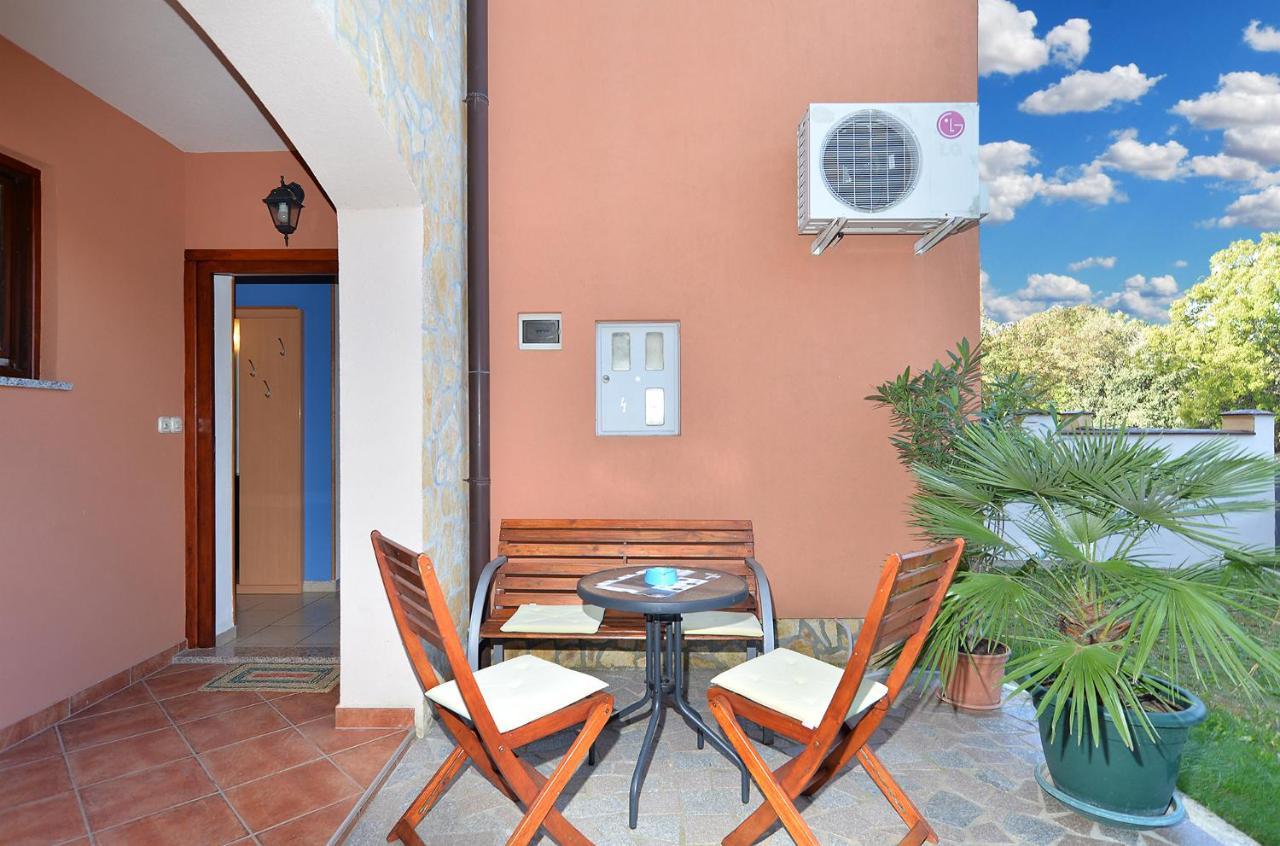 Apartment Puzar 295 Stinjan Bagian luar foto