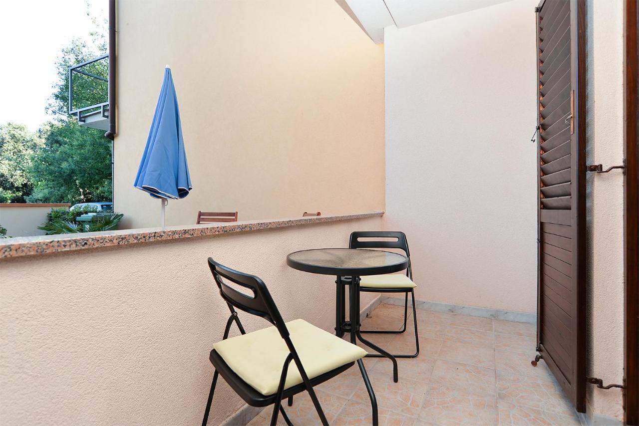 Apartment Puzar 295 Stinjan Bagian luar foto