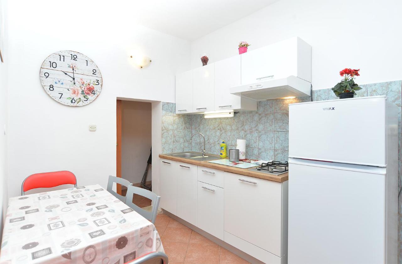 Apartment Puzar 295 Stinjan Bagian luar foto