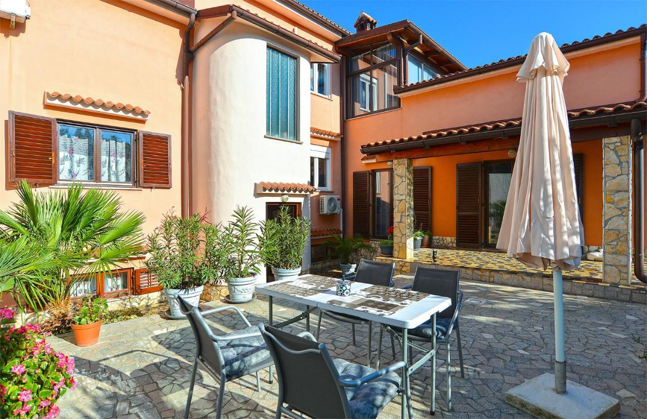 Apartment Puzar 295 Stinjan Bagian luar foto