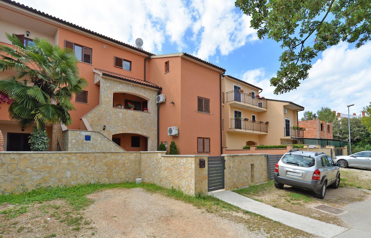 Apartment Puzar 295 Stinjan Bagian luar foto