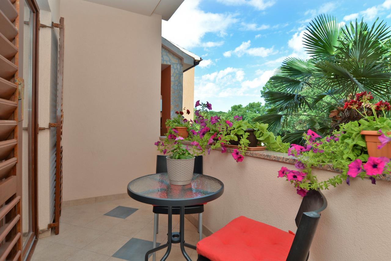 Apartment Puzar 295 Stinjan Bagian luar foto