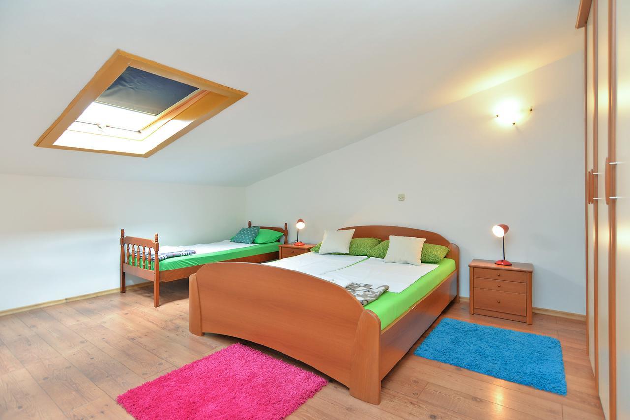Apartment Puzar 295 Stinjan Bagian luar foto