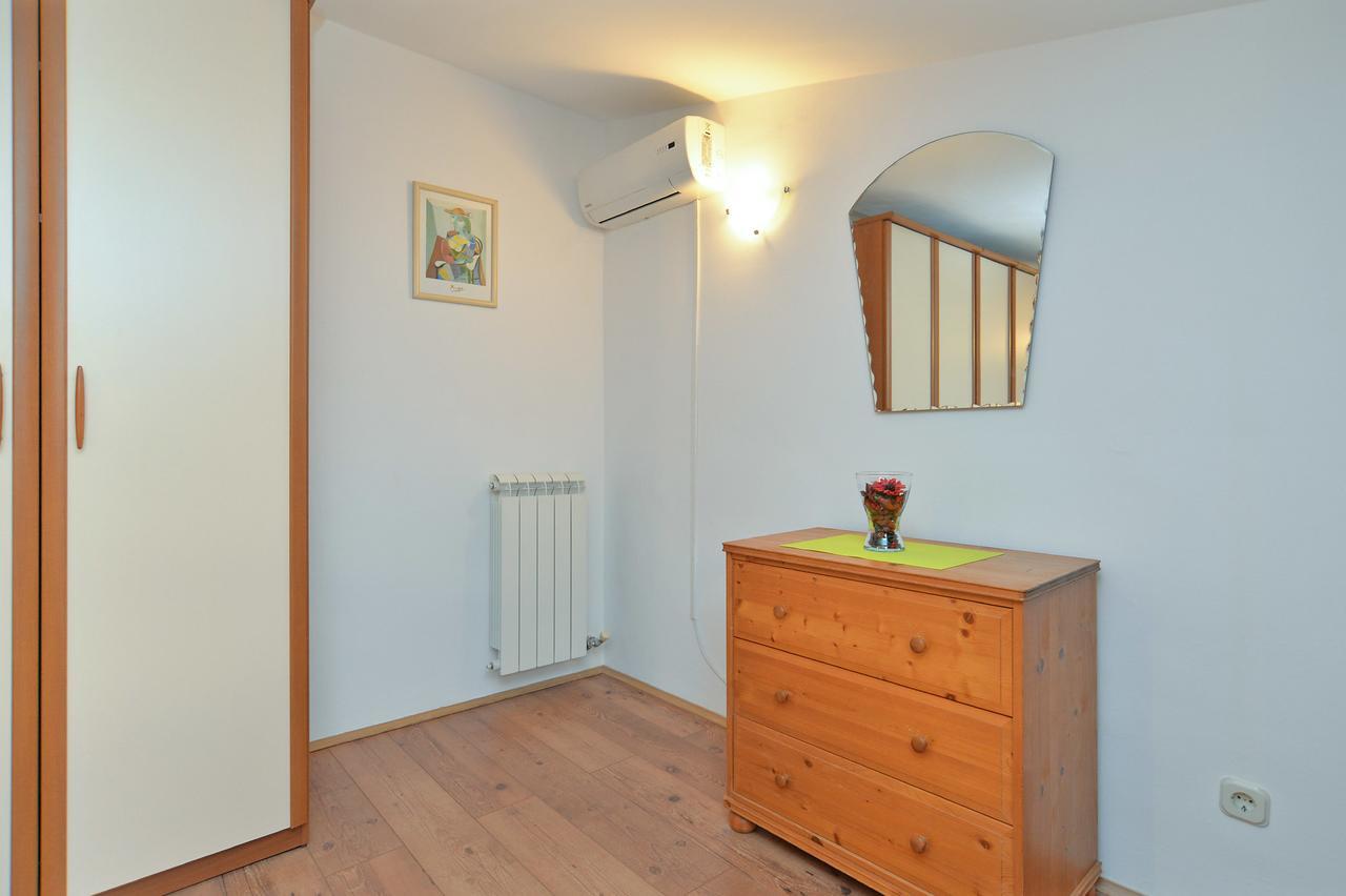 Apartment Puzar 295 Stinjan Bagian luar foto