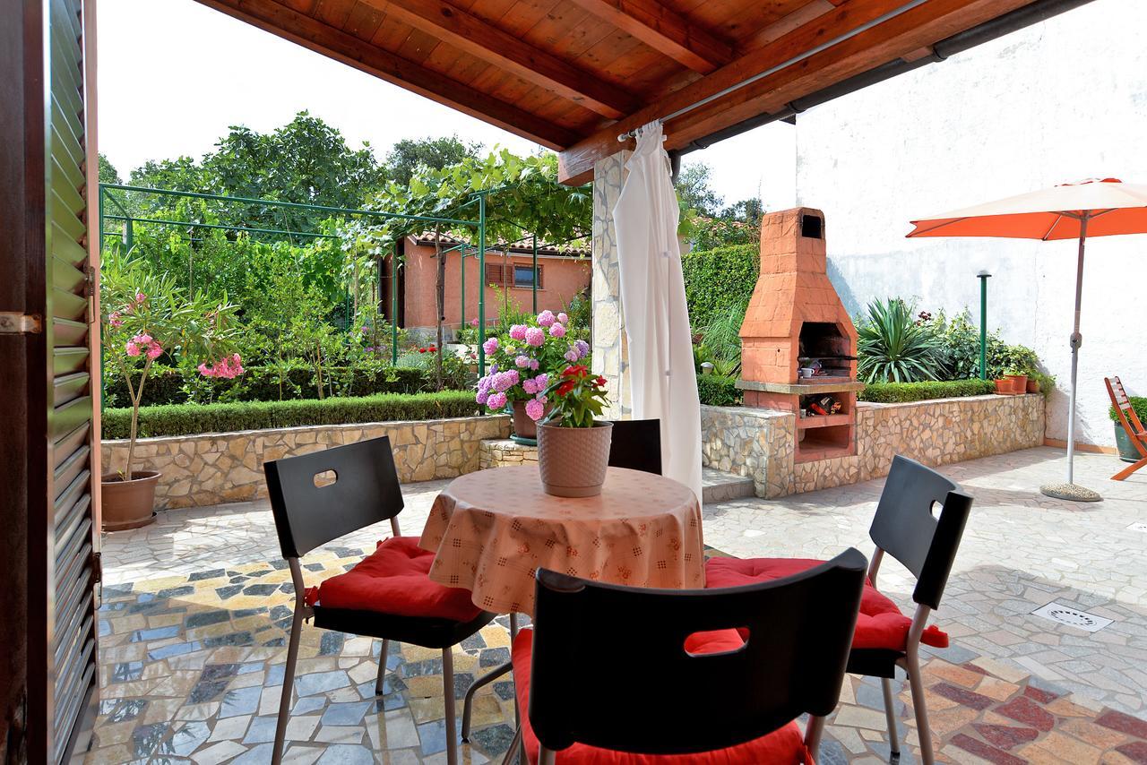 Apartment Puzar 295 Stinjan Bagian luar foto