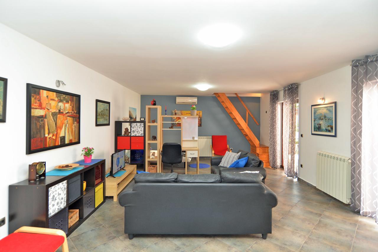 Apartment Puzar 295 Stinjan Bagian luar foto
