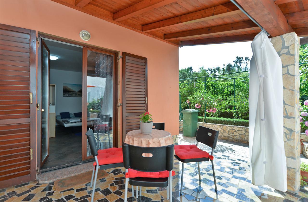Apartment Puzar 295 Stinjan Bagian luar foto