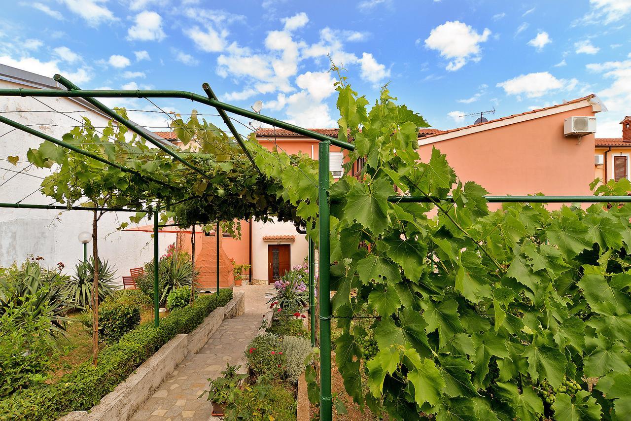Apartment Puzar 295 Stinjan Bagian luar foto